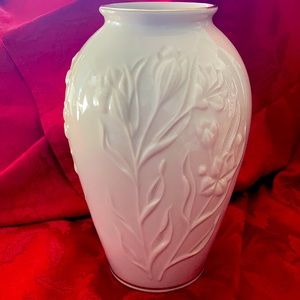 Lenox Lillies Vase